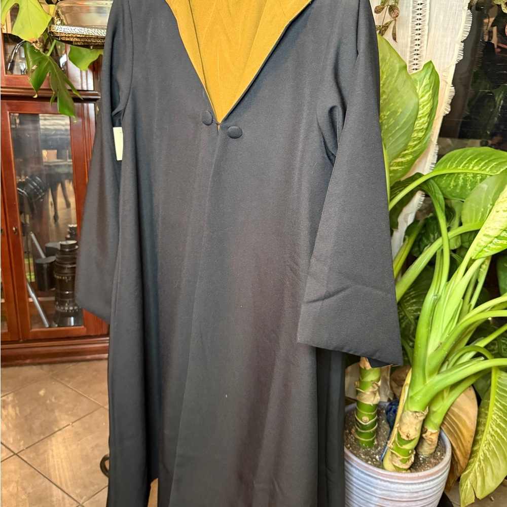 Hufflepuff Robes - Picture 2 of 6